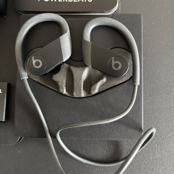 POWER BEATS by Dr Dre Powerbeats - Up to 15 Hours of listening time - With Box - Picture 2 of 10